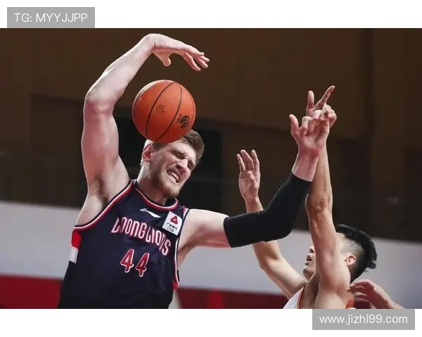 威尔斯半场17分钟高效输出12分5板5助攻展现全能表现